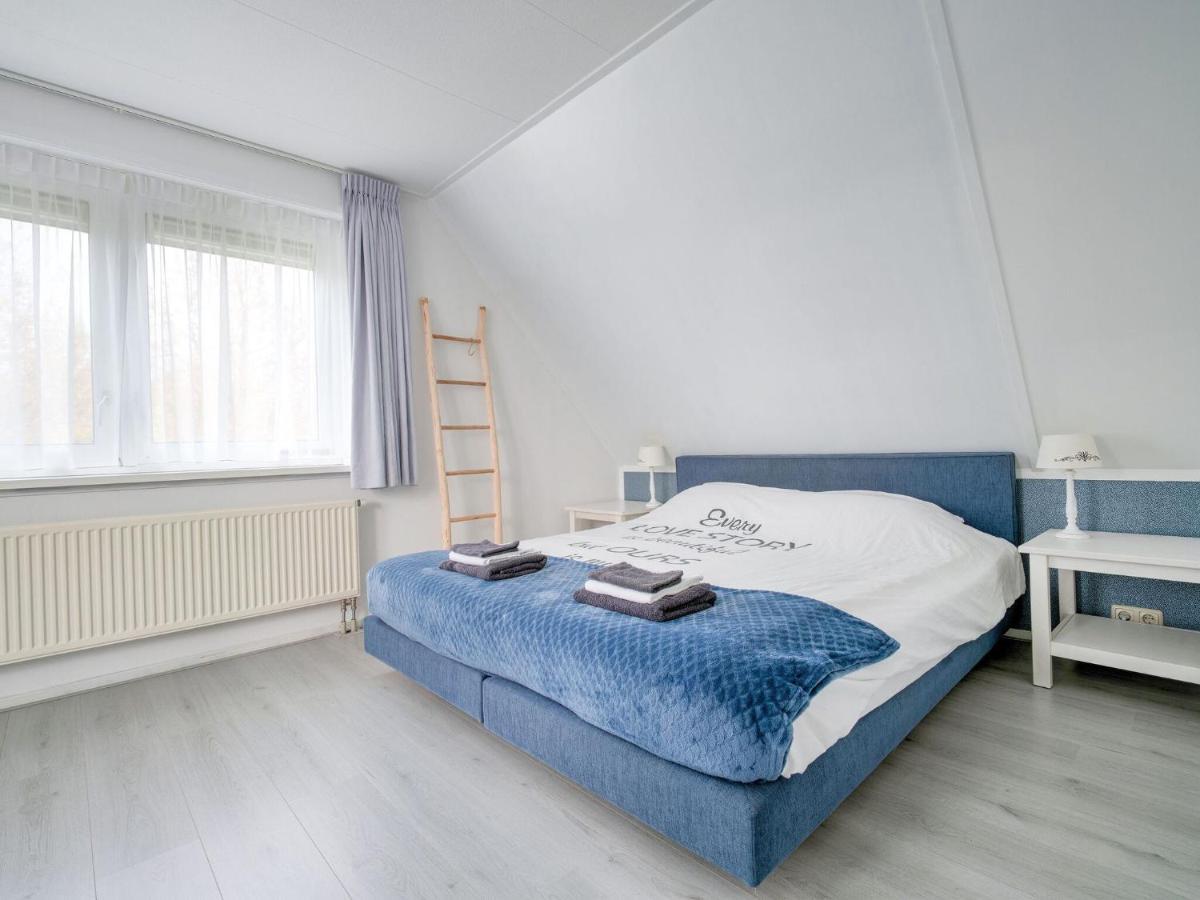 Captivating Holiday Home In Zeewolde Near Forest Eksteriør bilde