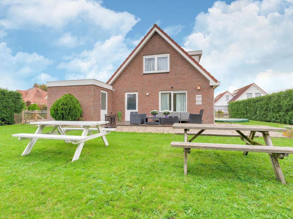Captivating Holiday Home In Zeewolde Near Forest Eksteriør bilde