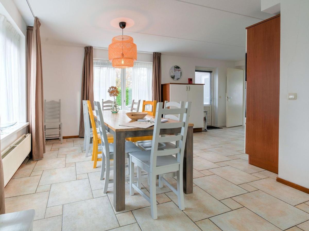 Captivating Holiday Home In Zeewolde Near Forest Eksteriør bilde