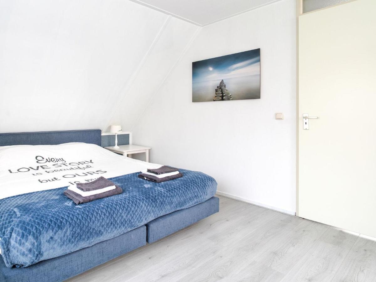 Captivating Holiday Home In Zeewolde Near Forest Eksteriør bilde